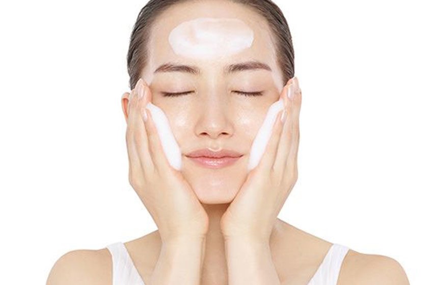 چرا استفاده از فوم شستشوی صورت، ویژه‌ی پوست‌ها‌ی چرب ضروری است